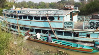 অল্পের জন্য প্রাণে বাঁচলেন দুই শতাধিক লঞ্চ যাত্রী