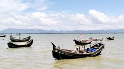 নাফ নদী থেকে ১৩ জেলেকে ধরে নিয়ে গেছে আরাকান আর্মি