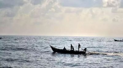সাগরে দুই ঘণ্টা সাঁতরে বাবার মরদেহ তীরে আনলেন দুই ছেলে