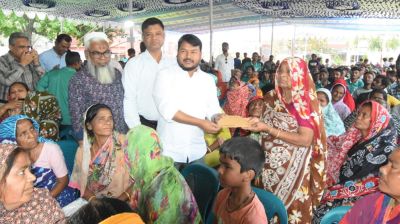 রাসিক পরিচ্ছন্নকর্মীরা পেলেন প্রধানমন্ত্রীর ঈদ উপহার