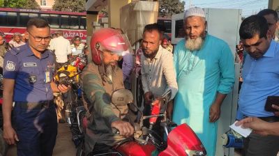বৈধ লাইসেন্স ছাড়া মোটরসাইকেলে তেল দিচ্ছে না পাম্প