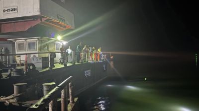 ২৪ হাজার লিটার তেলসহ লরি ডুবল পদ্মায়