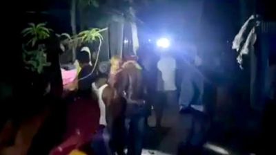 চা খাওয়া নিয়ে মধ্যরাতে টর্চলাইট জ্বালিয়ে সংঘর্ষ, আহত ১০  