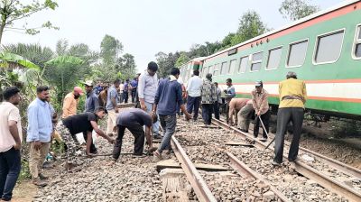 নীলসাগর দুর্ঘটনায় স্টেশন মাস্টার ও ২ চালক বরখাস্ত