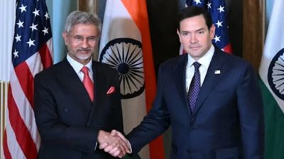 যুক্তরাষ্ট্রের সঙ্গে ভারতের আলোচনা, উত্তেজনার মধ্যেই গ্যাসবাহী ট্যাঙ্কারের হরমুজ পাড়ি