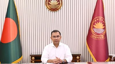 ছুটি শেষে সচিবালয়ে কর্মব্যস্ত প্রধানমন্ত্রী  