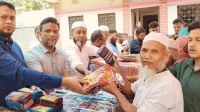 রাজাপুরে যুবদল নেতার ১৫শ মানুষের মাঝে ঈদ উপহার বিতরণ
