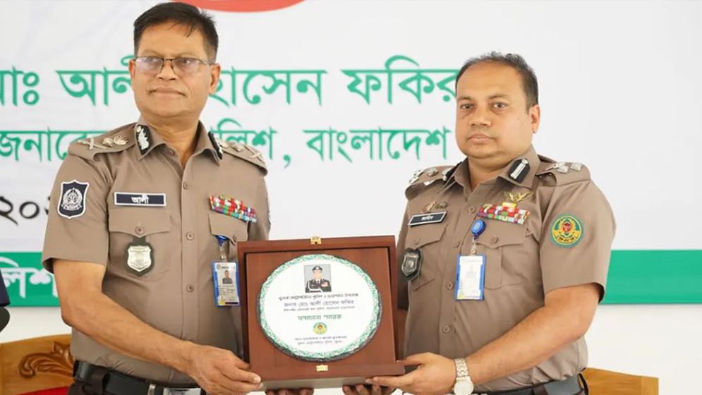 প্রশাসনের সকল স্তরের কর্মকর্তাদের দায়িত্ববোধে ইতিবাচক পরিবর্তন আনতে হবে