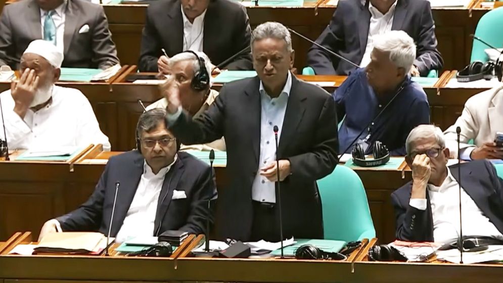 ‘গভর্নরের পারফরমেন্স দেখার জন্য অপেক্ষা করুন’