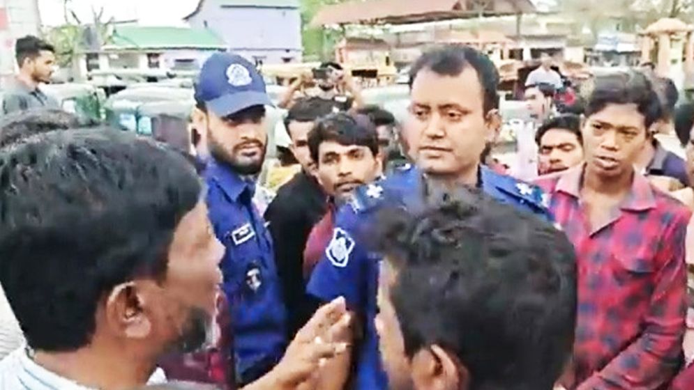 সুনামগঞ্জে সব সিএনজি পাম্প বন্ধ, প্রতিবাদে অবরোধ