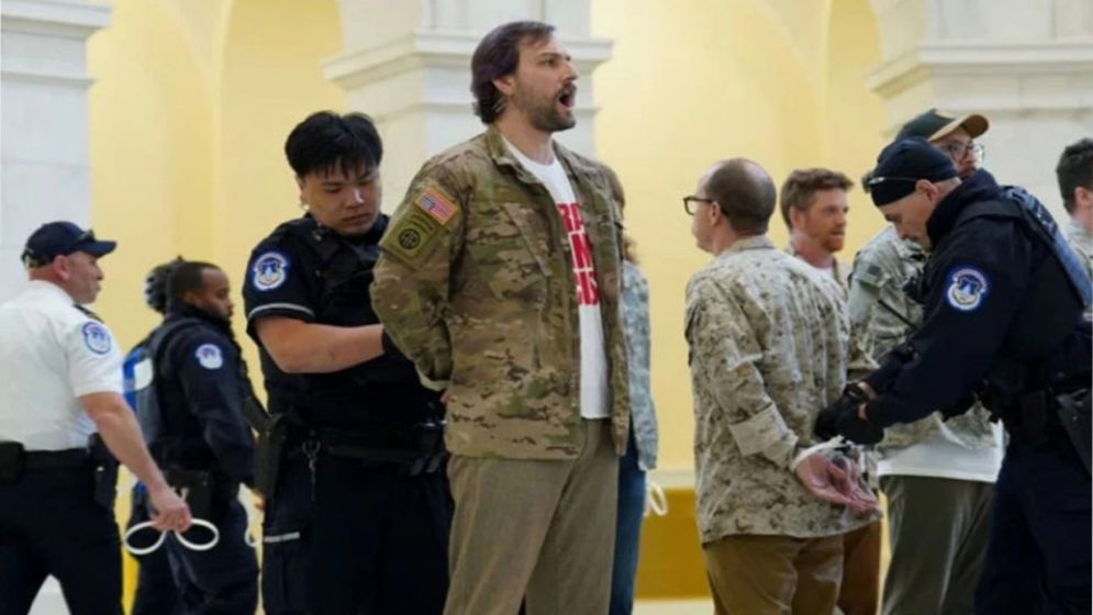 ইরান যুদ্ধের প্রতিবাদে সাবেক মার্কিন সেনাদের বিক্ষোভ, আটক ৬০