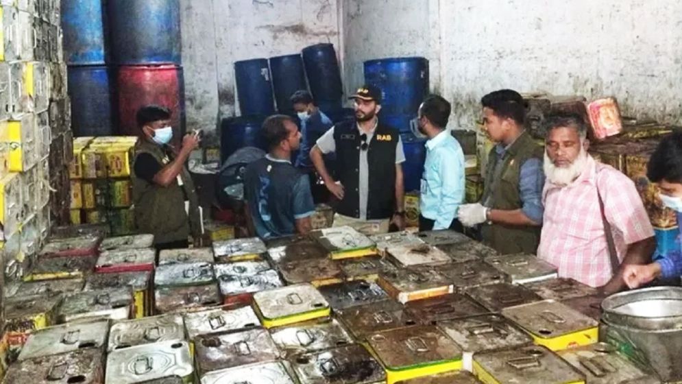 একদিনেই জব্দ ১ লাখ ৬৫ হাজার লিটার ভোজ্যতেল