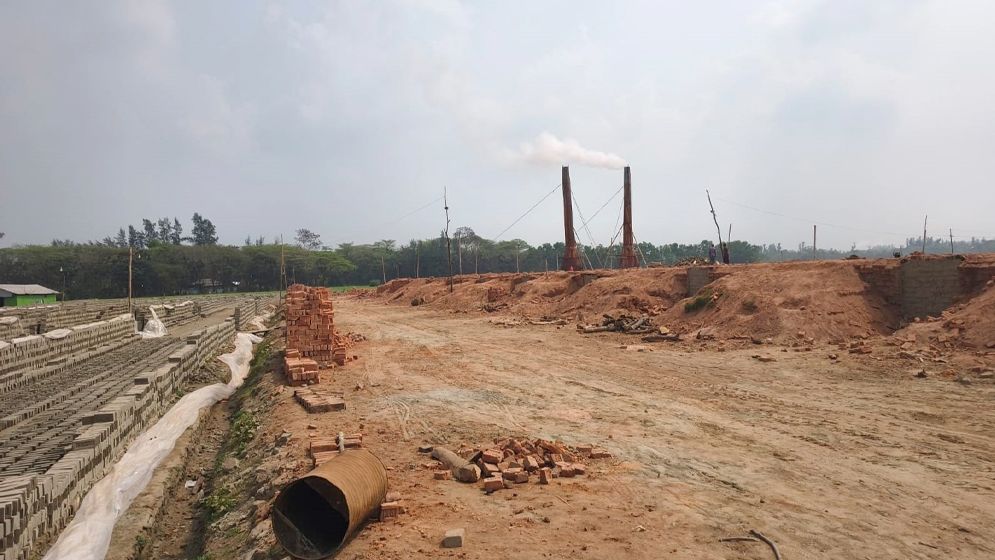 নোয়াখালীতে অবৈধ ইটভাটার দৌরাত্ম্য, প্রশ্নের মুখে প্রশাসন
