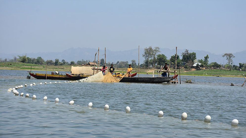 মধ্যরাত থেকে বন্ধ হচ্ছে কাপ্তাই হ্রদে মাছ শিকার