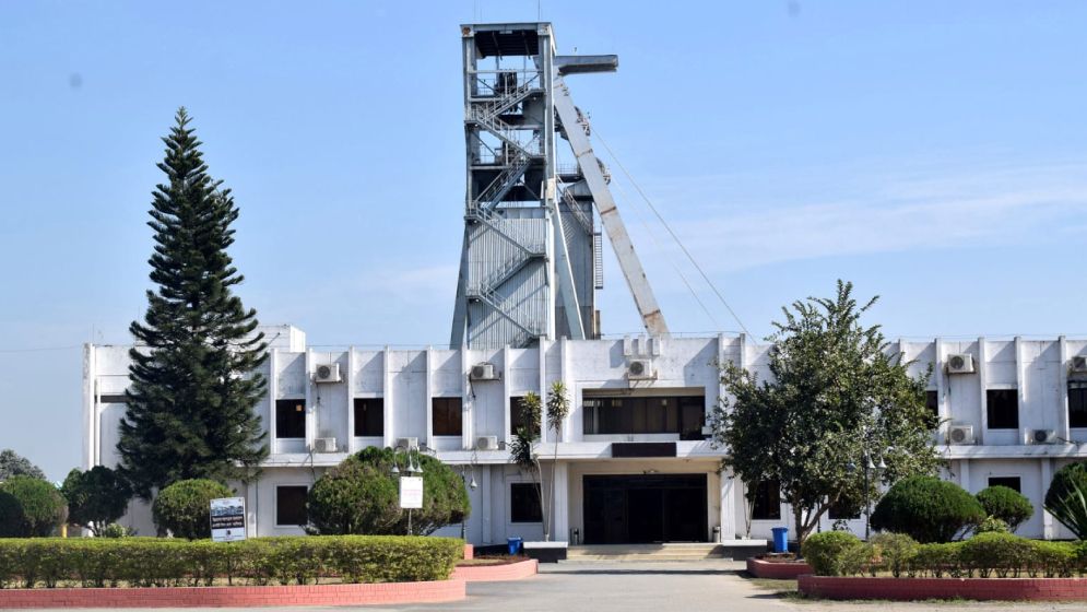 মধ্যপাড়া খনি শ্রমিক সন্তানদের শিক্ষাবৃত্তি প্রদান