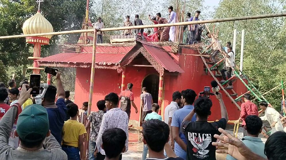 কোরআন নিয়ে কটূক্তির জেরে দরবারে হামলা, কথিত পীর নিহত 