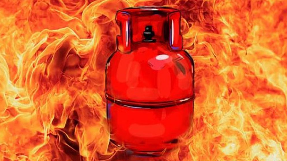 সিলিন্ডার বিস্ফোরণে দগ্ধ গৃহবধূ