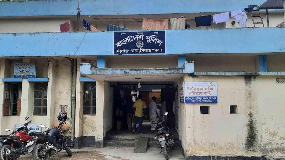 রায়গঞ্জে যুবকের ঝুলন্ত মরদেহ উদ্ধার 