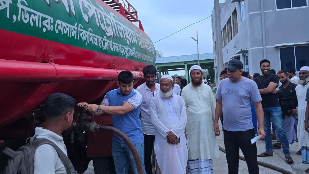 জেলেদের জন্য বিশেষ ব্যবস্থায় জ্বালানি সরবরাহ