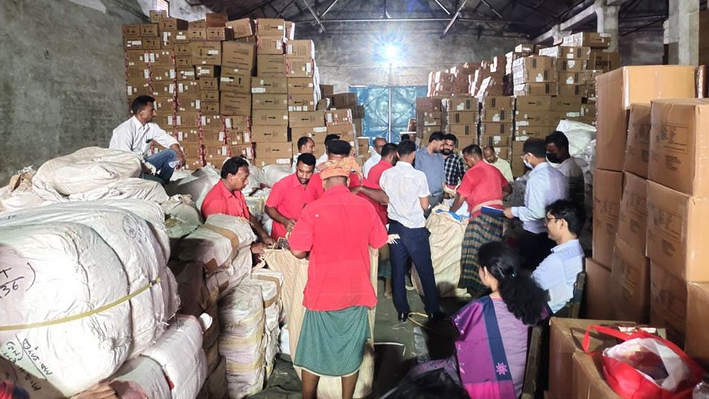 বেনাপোলে কোটি টাকার শুল্ক ফাঁকি, অঘোষিত পণ্য জব্দ