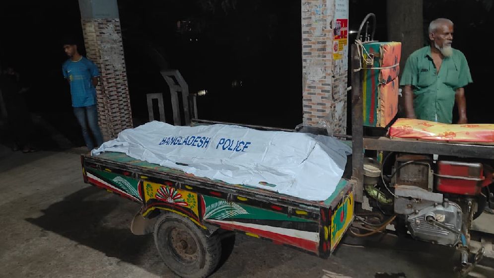 পূর্ব শত্রুতার জের যুবককে কুপিয়ে হত্যা  