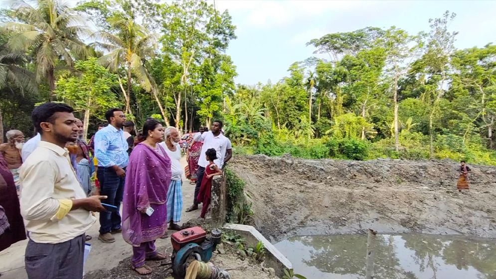 খাল খননে অনিয়ম, পরিদর্শনে অসঙ্গতি পেলেন ইউএনও