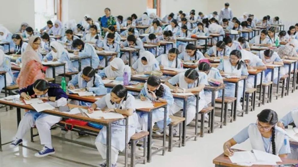 প্রথম দিনে বহিষ্কার ও অনুপস্থিত শিক্ষার্থীর সংখ্যা কত  