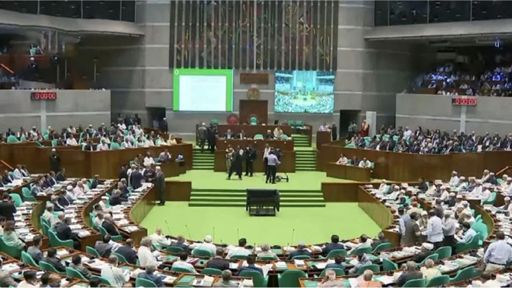 সংরক্ষিত নারী আসনের এমপিদের বেতন কত, কী কী সুবিধা পান