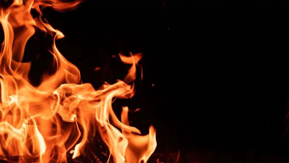 নীলফামারীতে মশা তাড়ানোর আগুনে পুড়লো ৭ ঘর 