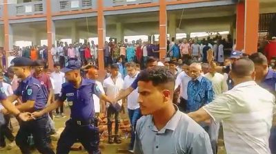 মন্ত্রীর পাশে বসা নিয়ে যুবদল নেতাদের হাতাহাতি