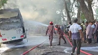 চলন্ত বাসে আগুনে একজনের মৃত্যু
