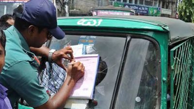 রাজধানীতে ট্রাফিক অভিযানে ১,৩৩০ মামলা