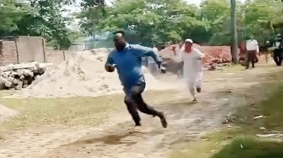 কাজের মান নিয়ে প্রশ্ন তোলায় প্রকৌশলীকে বাঁশ নিয়ে তাড়া