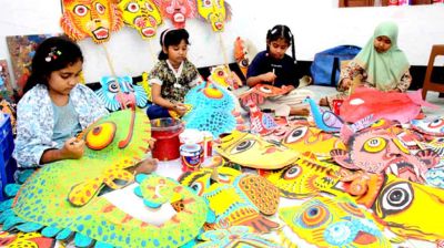 তারুণ্যের উচ্ছ্বাসে নববর্ষ বরণ, শেষ মুহূর্তে মঙ্গল শোভাযাত্রার প্রস্তুতি