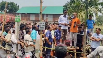 কাগজ না থাকায় জরিমানা, মিছিল নিয়ে এসে ইউএনওকে ধাওয়া
