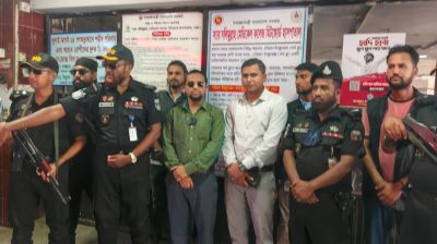 মিটফোর্ড হাসপাতালে ৩০ দালাল আটক