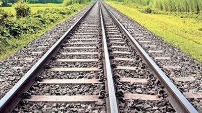 সীতাকুণ্ডে ট্রেন থেকে পড়ে কিশোরের মৃত্যু