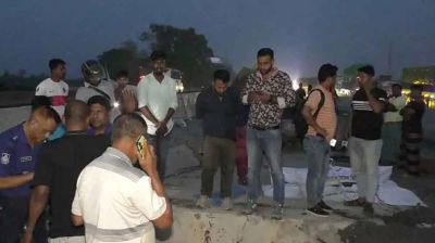 টাঙ্গাইলে ট্রাকচাপায় প্রাণ গেল দুই শ্রমিকের