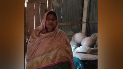 ভাঙা ঘরে বিধবা মা-মেয়ের মানবেতর দিনযাপন