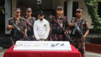 পাচারের সময় সোনাসহ আটক বিদেশি নাগরিক