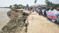 নোয়াখালীতে নদীভাঙন রোধে প্রকল্প বাস্তবায়নের দাবিতে মানববন্ধন