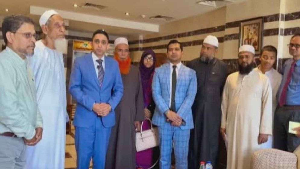 দেশে ফিরলেন আটকে পড়া ৩৩ উমরাহ যাত্রী