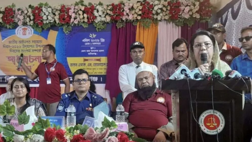 বিচারক ও আইনজীবীদের আরও দায়িত্বশীল হওয়ার আহ্বান বিমানমন্ত্রীর