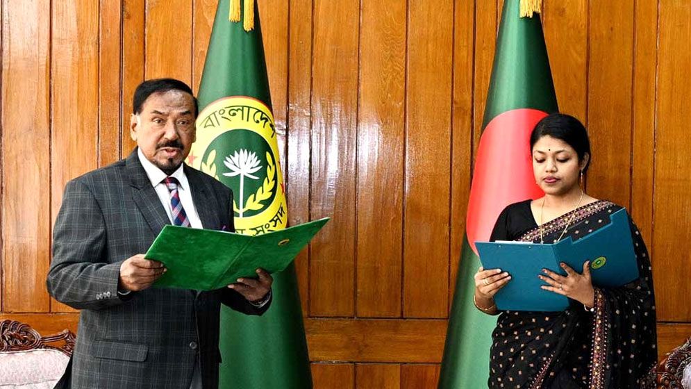 সংরক্ষিত নারী আসনে শপথ নিলেন নুসরাত তাবাসসুম