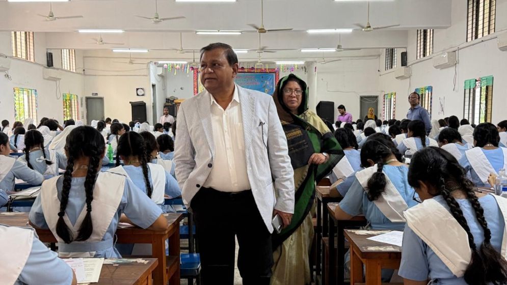 এসএসসি পরীক্ষাকেন্দ্র পরিদর্শন করলেন মাউশি সচিব