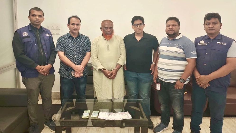 হজক্যাম্পে রিয়াল চুরির ঘটনায় গ্রেপ্তার ২