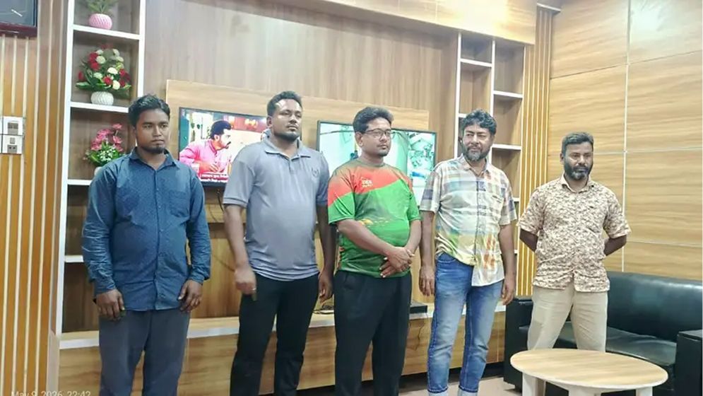 মাদক কারবারিকে ছাড়াতে গিয়ে বিএনপি-জামায়াতের ৫ জন পুলিশ হেফাজতে