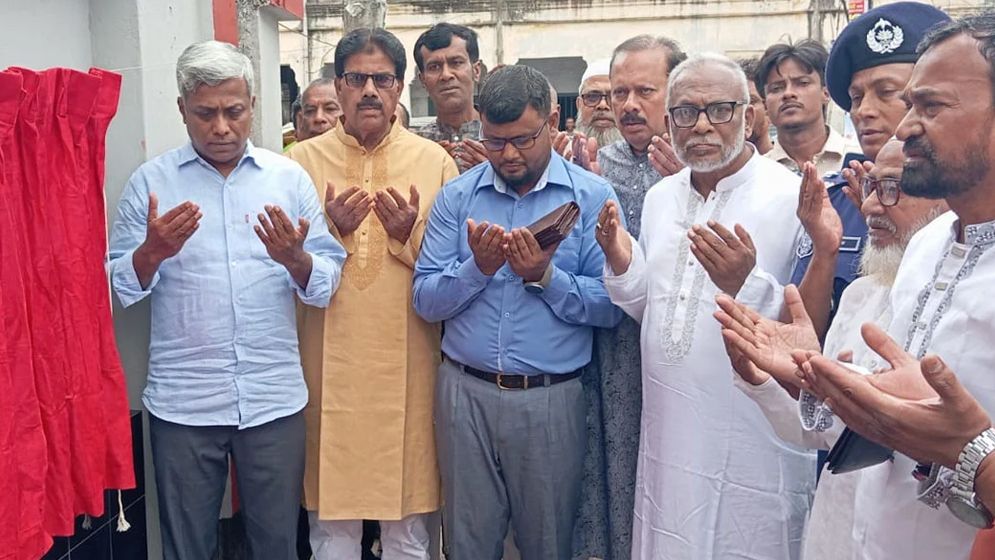 যশোর পৌরসভাকে জলাবদ্ধতামুক্ত করতে কাজ চলছে