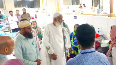 অসুস্থ হজযাত্রীর খোঁজ নিতে কুর্মিটোলা হাসপাতালে ধর্মমন্ত্রী কায়কোবাদ 