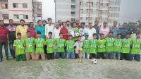 কয়রার ফুটবলারদের ক্রীড়া সামগ্রী দিলেন বিএনপি নেতা